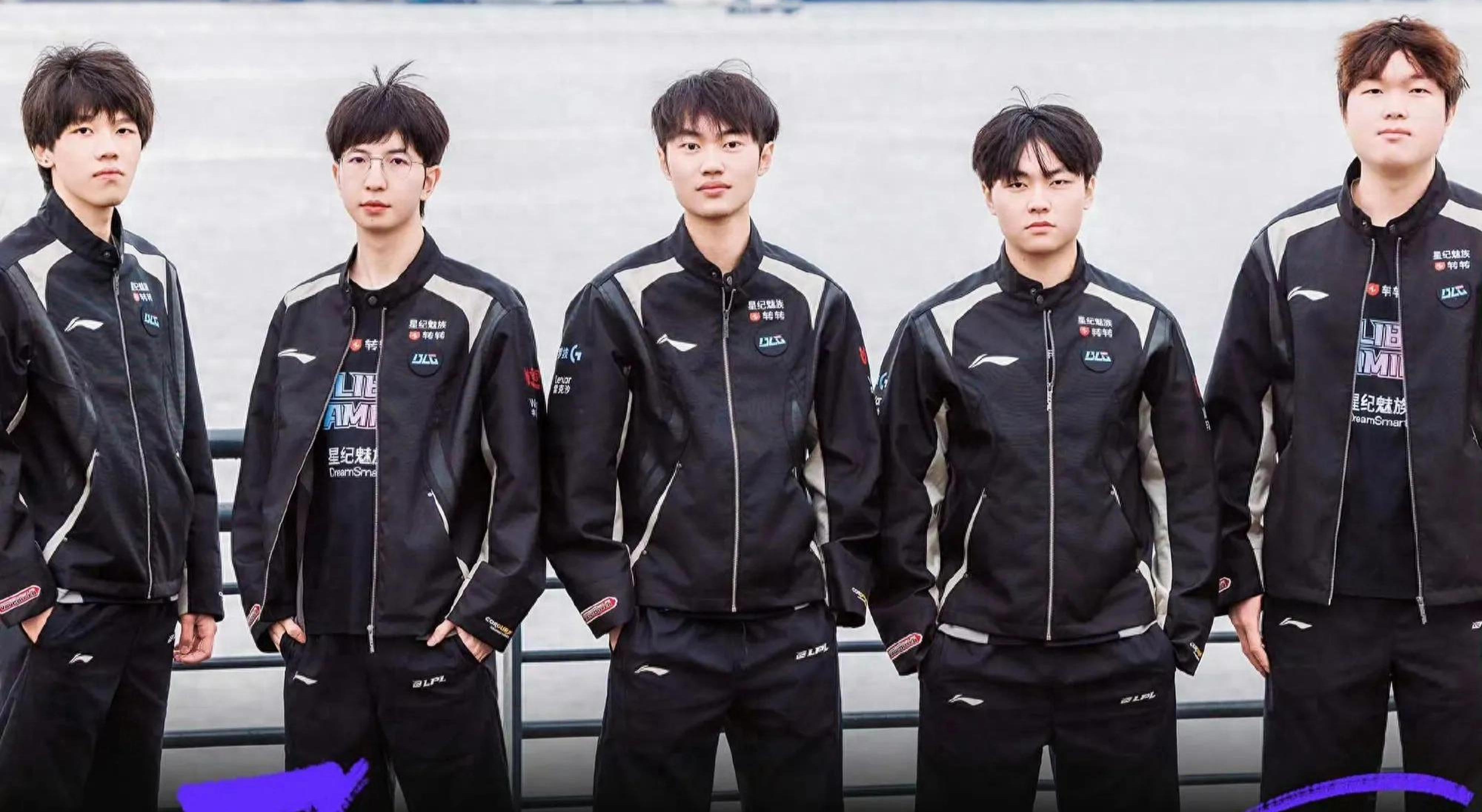 她迅速调整 她迅速调整